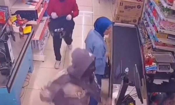 Marketi soydu, kaçarken kendini vurdu!